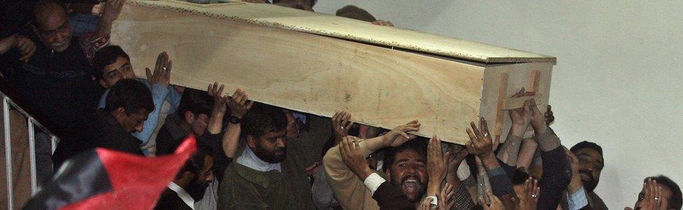 Pakistan People's Party (PPP) supporters follow the coffin of former Prime Minister Benazir Bhutto after she was assassinated, on 27 December 2007