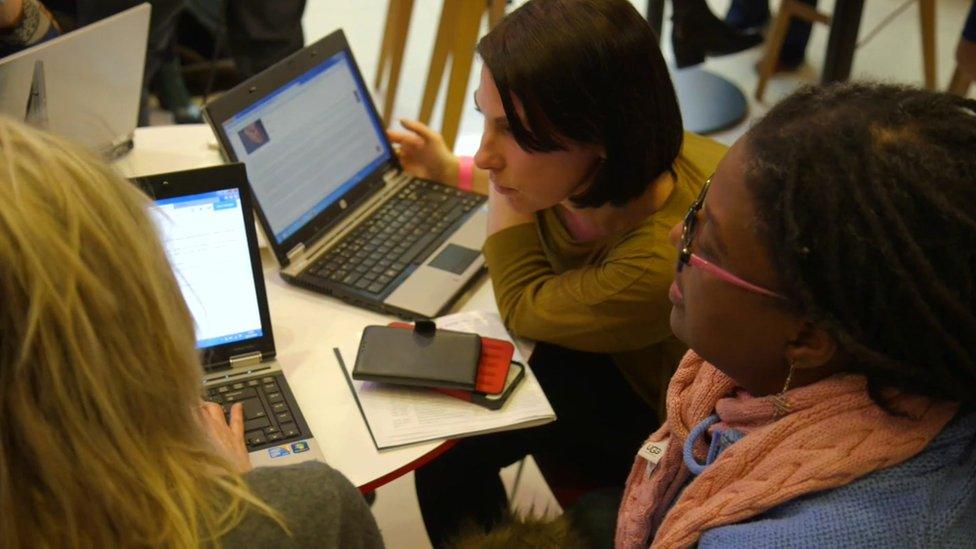 Women around a computer