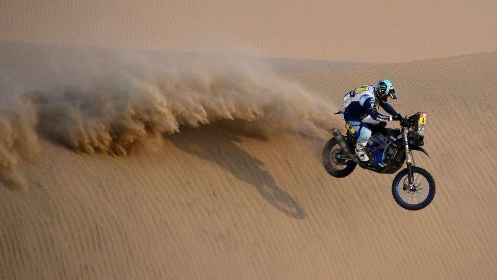 dakar-race-motocycle.