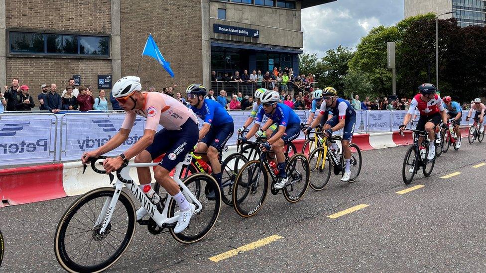 cyclists in Glasgow