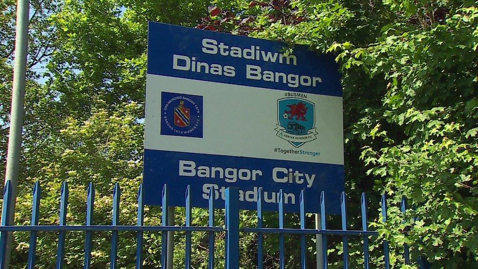 Arwydd Stadiwm Dinas Bangor