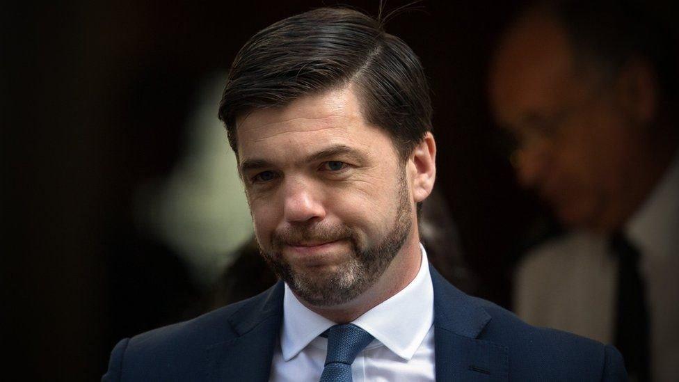 Awgrymodd Stephen Crabb nad oedd yr adroddiadau diweddaraf cynddrwg â rhai o'r rhai blaenorol