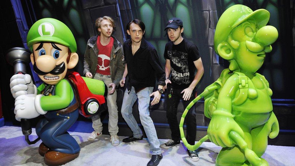 luigi-and-new-companion-gooigi-luigi-mansion-game-nintendo