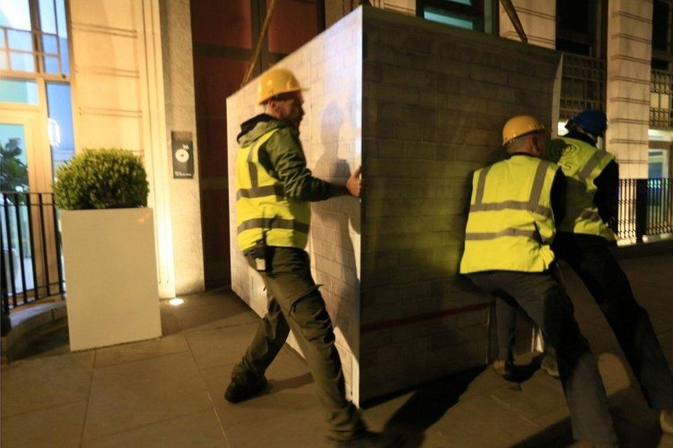 Greenpeace protesters blocking building