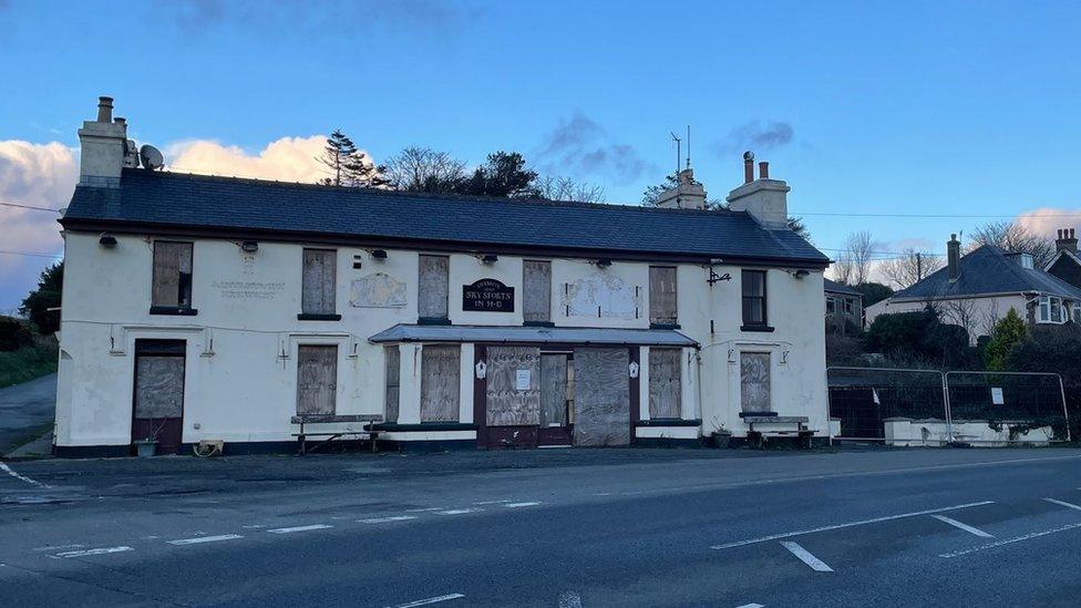 The Liverpool Arms boarded up