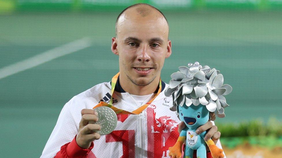 Andy Lapthorne holding his silver medal