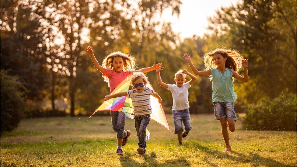 Kids-playing-outdoors.