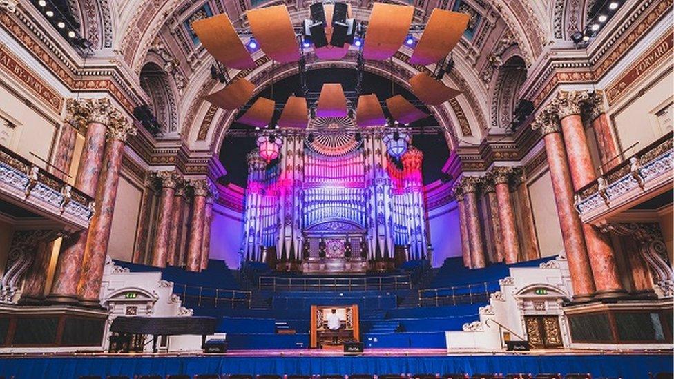 Organ in Leeds Town Hall