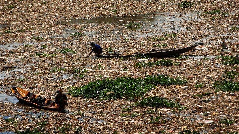 Picture of the Citarum river filled with rubbish