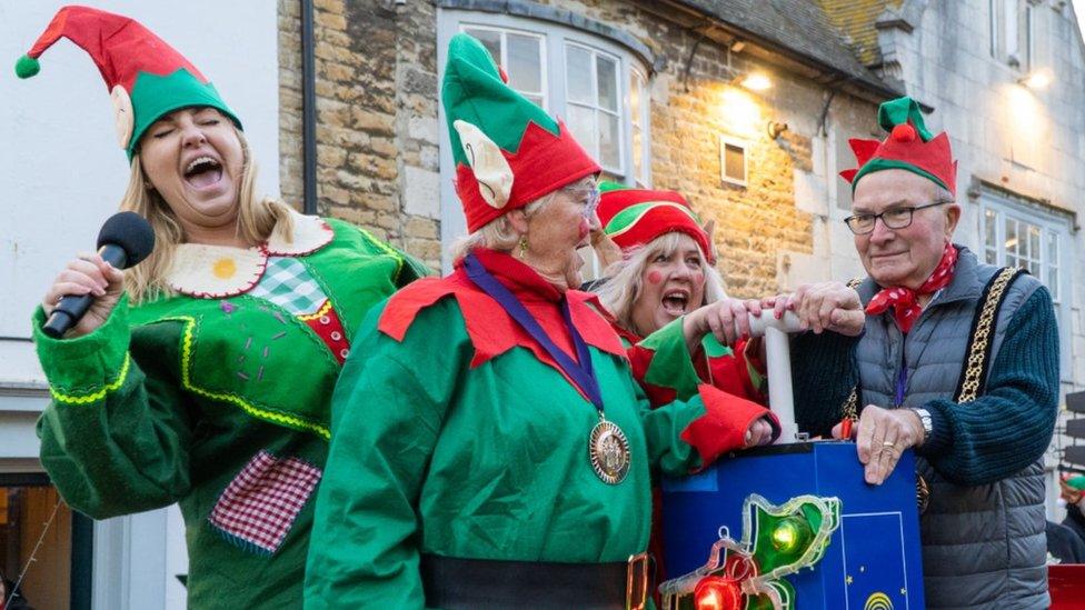 Weymouth elf record attempt