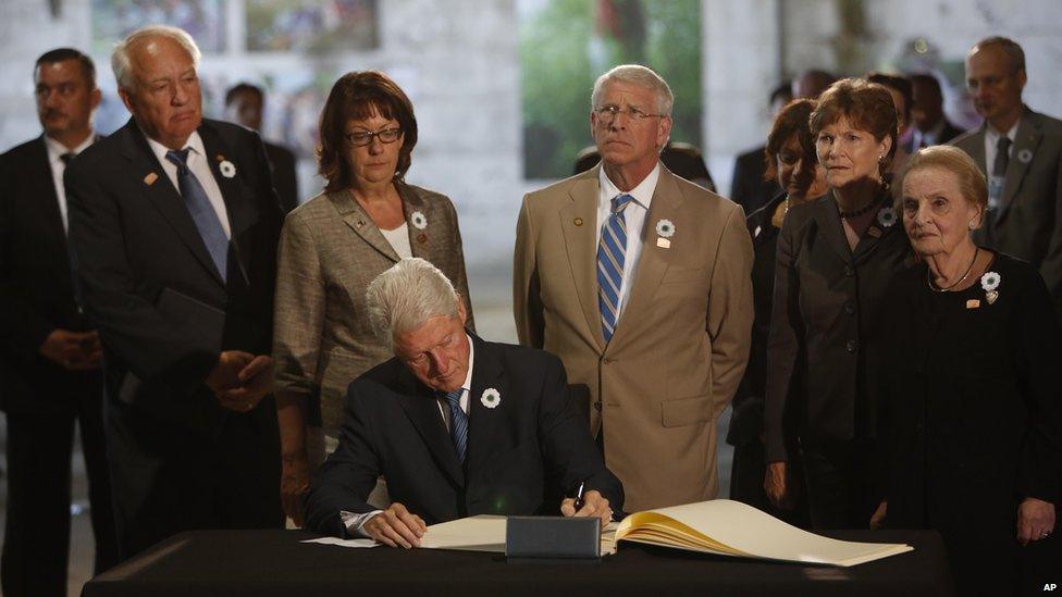 Former US President Bill Clinton signs book of condolence. 11 July 2015