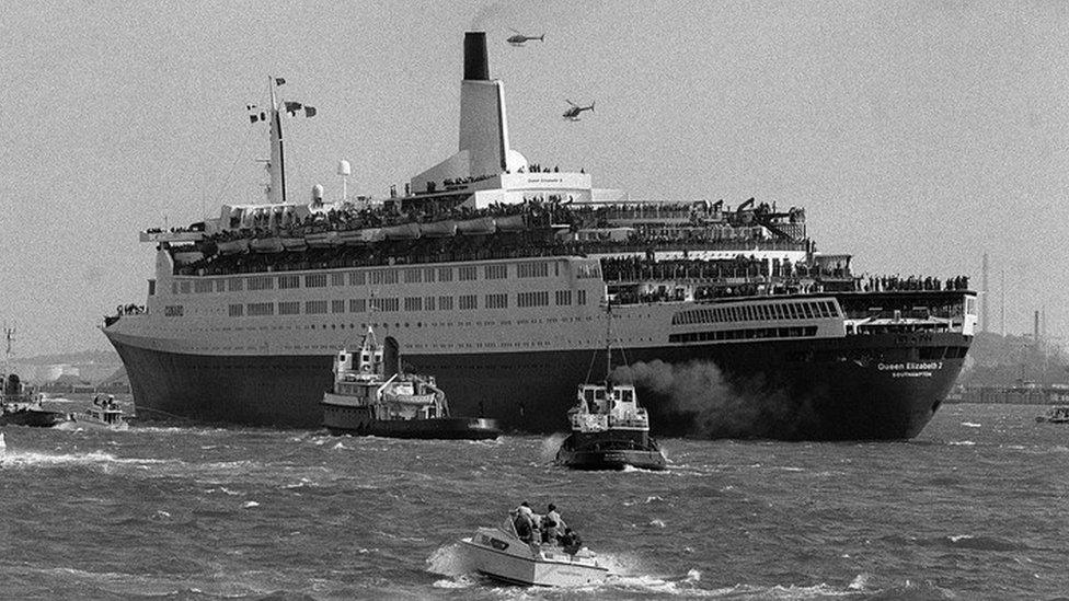 QE2 departure