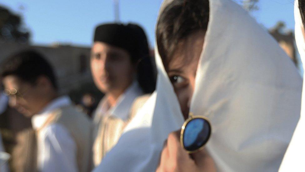 Libyan women wearing traditional outfit