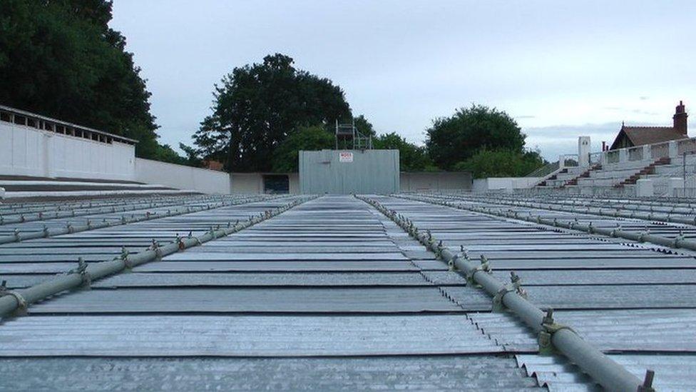 Broomhill Lido remains covered