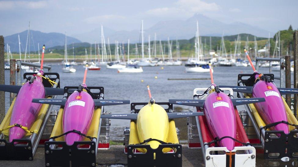 Robotic underwater gliders