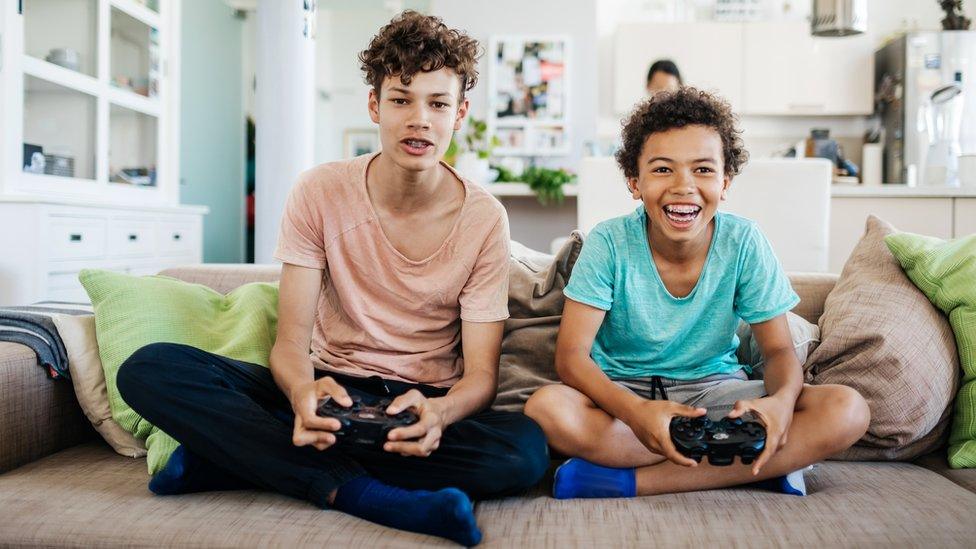 boys-gaming.