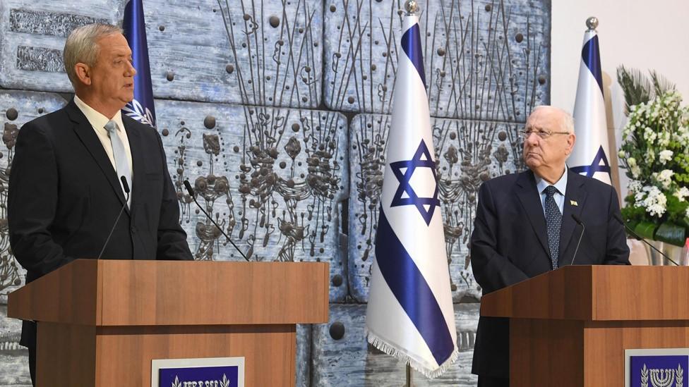 Benny Gantz (left) and President Reuven Rivlin (16 March 2020)