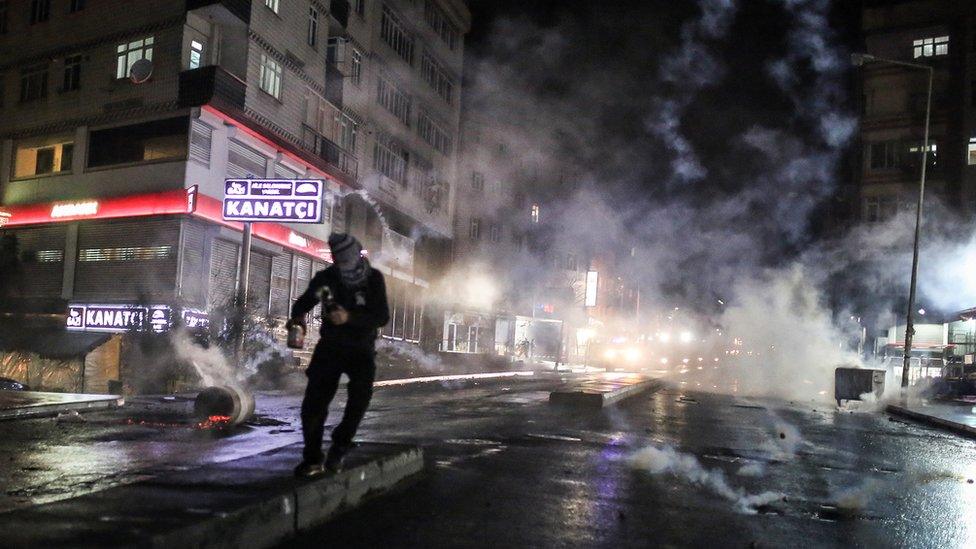 Police use tear gas to disperse a protest over the killing of Tahir Elci in Istanbul. 28 Nov 2015