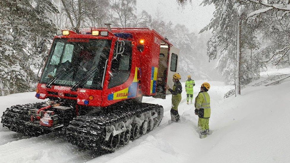 Braemar MRT assisting engineers