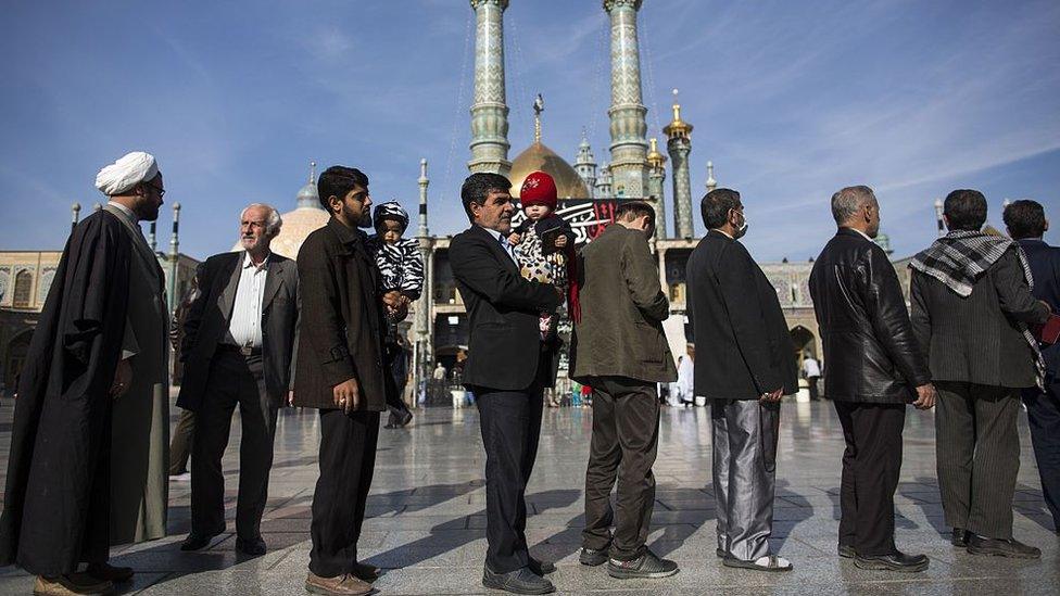 Iranians queue to vote in Qom (file photo)