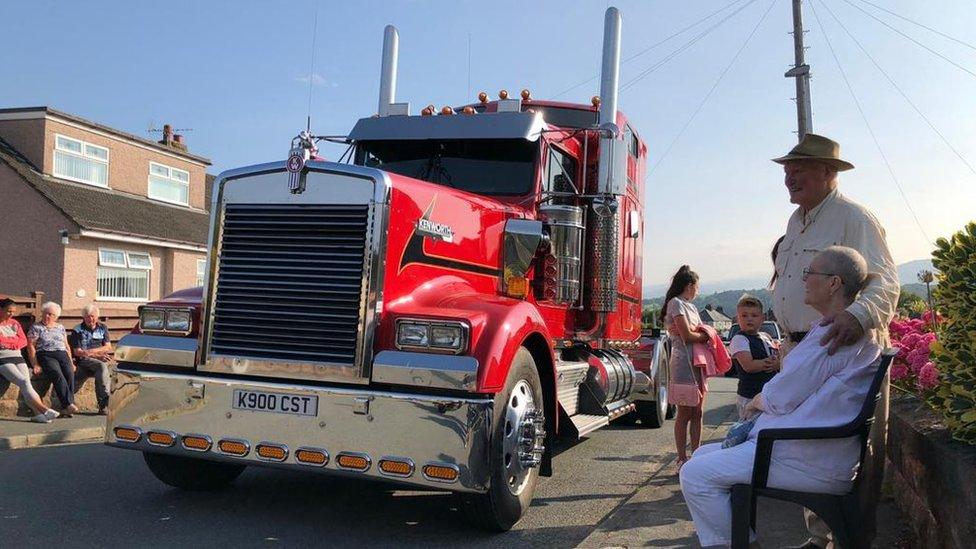 Edna Pomeroy looking at the American truck