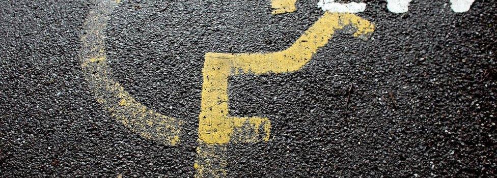 Disabled parking bay symbol