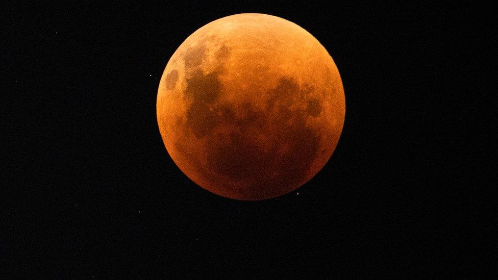 blood-moon-chile-santiagio