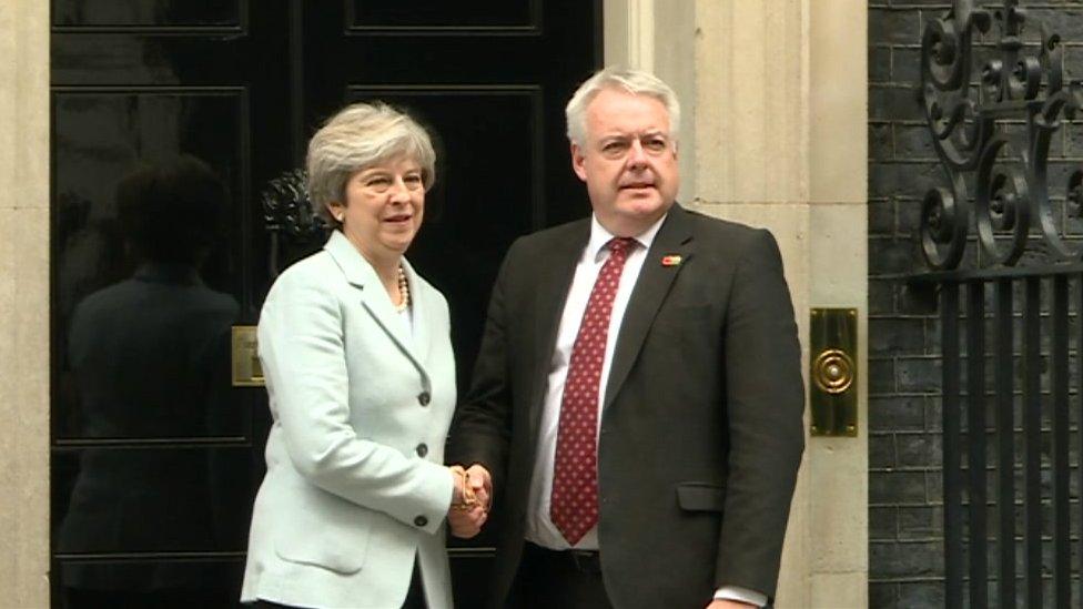 Theresa May a Carwyn Jones