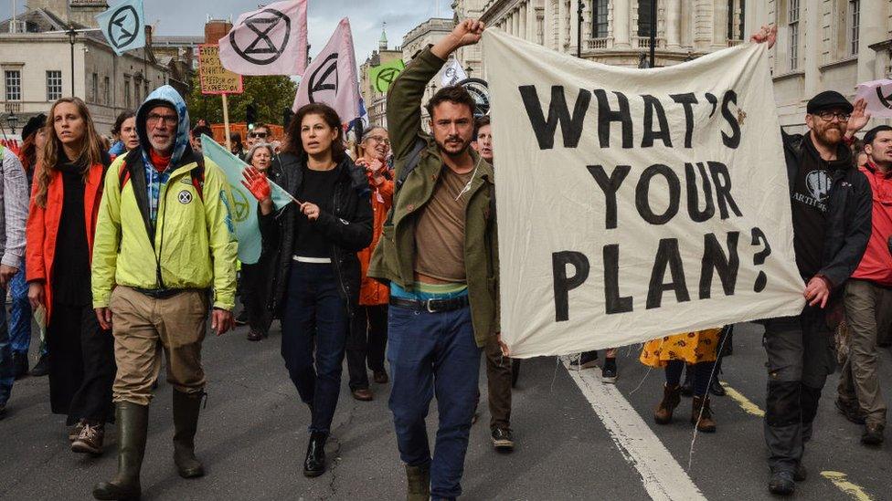 protestors-in-London.