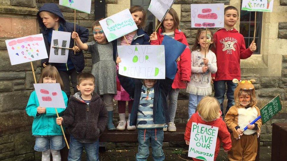 Young supporters at the protest