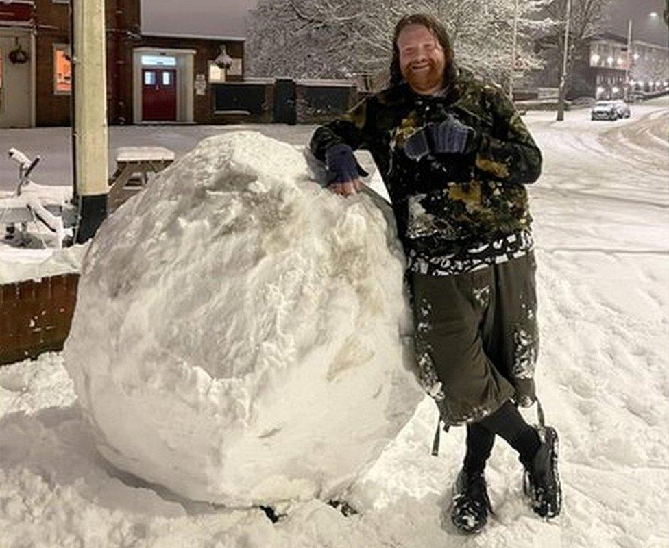 giant snowball london