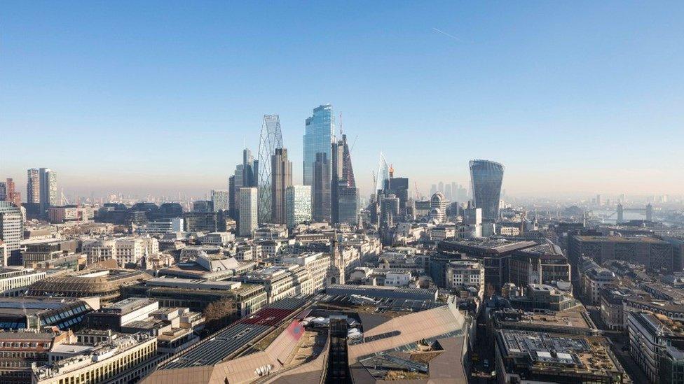 City of London skyline with planned skyscraper (artist's impression)