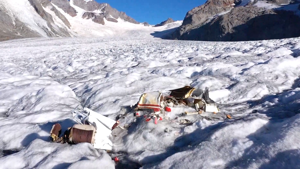 The wreckage of a small aircraft has been uncovered due to the thawing of ice