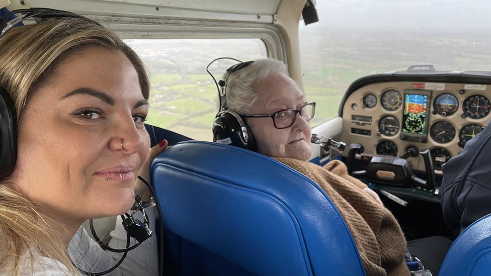 Paulina Eagle with Bernice Drysdale in the plane