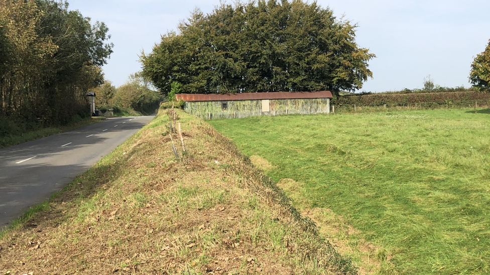 Royal carriage shelter