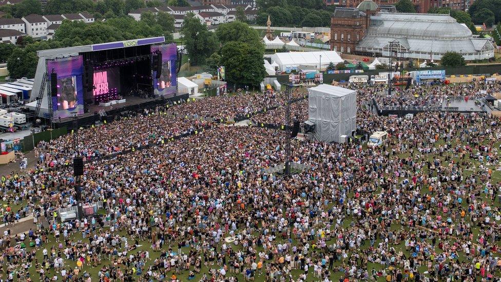 Thousands headed to the main stage on Saturday