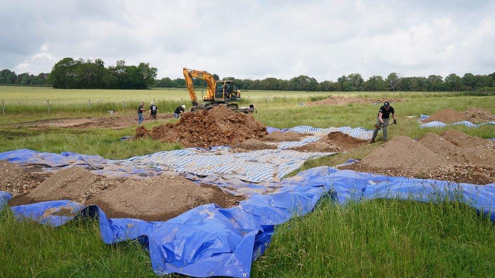 Dig for lost B-24 Liberator