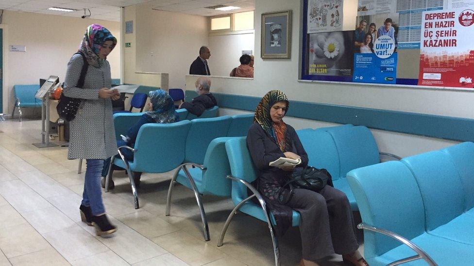 Syrians wait for health treatment