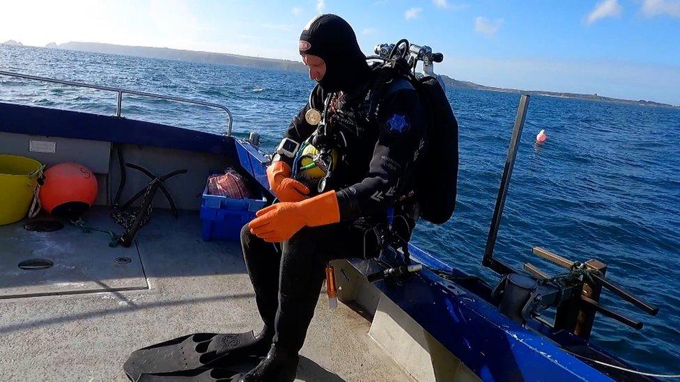 Diver preparing to dive