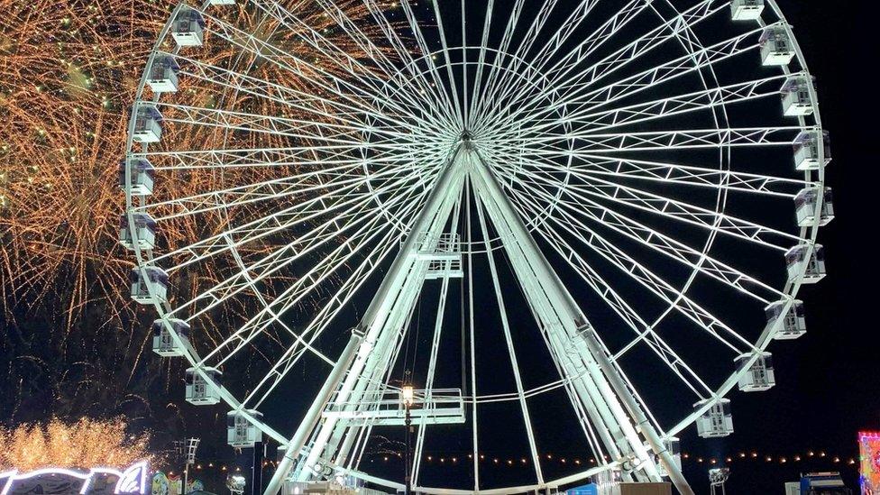 Observation wheel