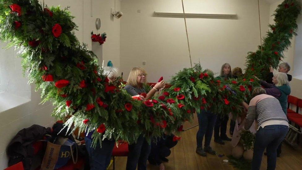 Poppies garland