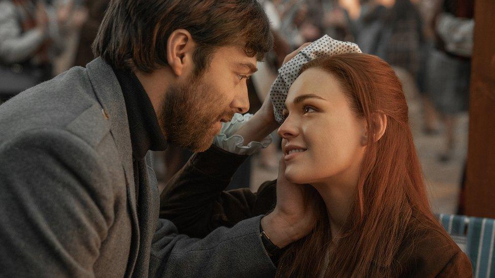 Roger (Richard Rankin) and Brianna (Sophie Skelton) will play major roles in the fourth season of Outlander