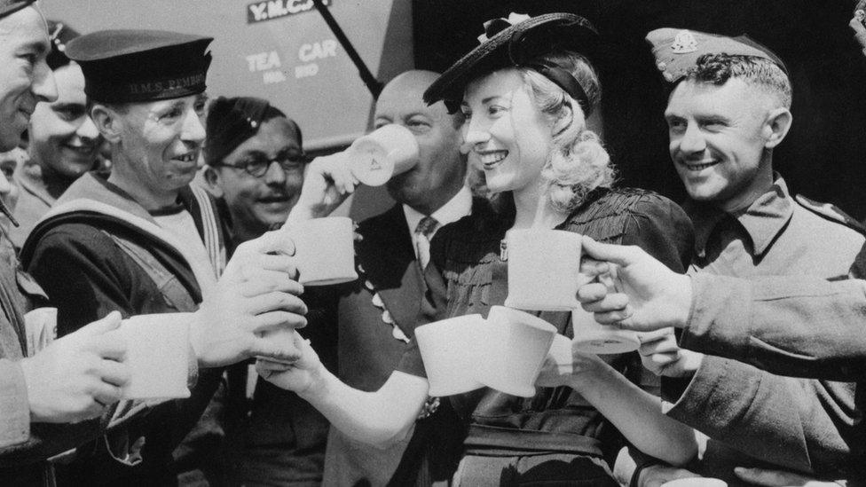 Vera Lynn with British troops in 1942