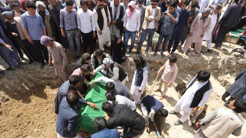 People in Kabul attend mass burials of the victims of Wednesday's attack. Photo: 16 August 2018