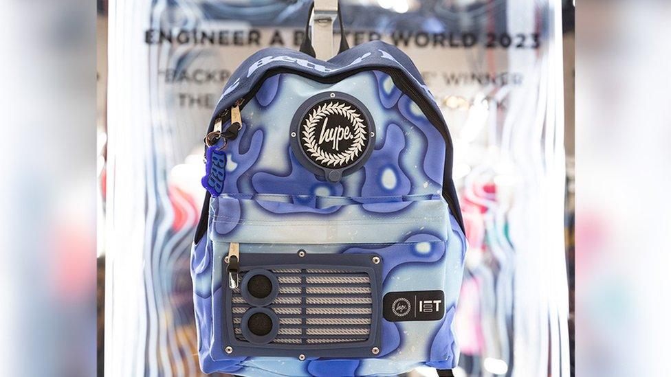 Blue rucksack with bubble pattern and air filter in front pocket section. Logo reads "Hype."