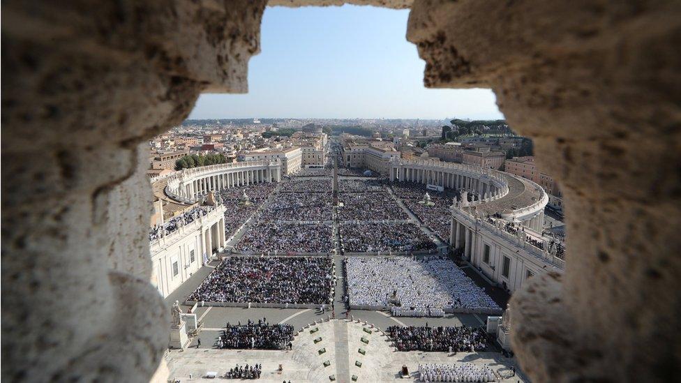 General view of Pope Francis leading a Mass for the canonisation of the Pope Paul VI and El Salvador's Archbishop Oscar Romero