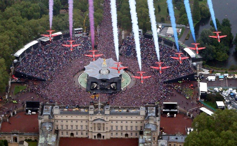 The Royal Air Force Aerobatic Team fly in formation over Buckingham Palace as The Royal family stand on the balcony on June 5, 2012