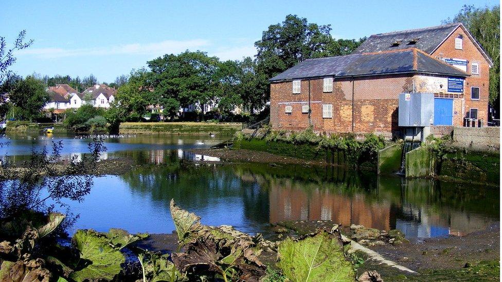 River Itchen, west of Woodmill bridge