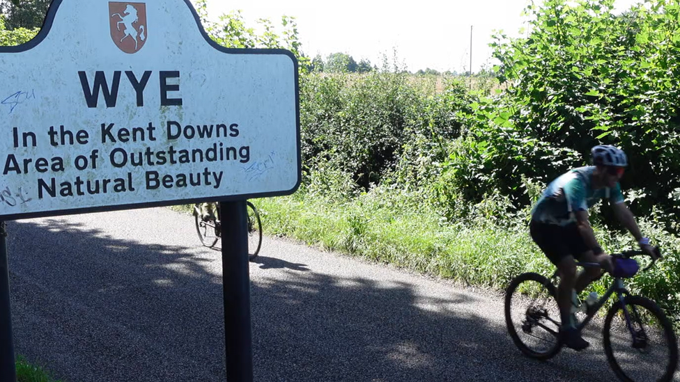 cyclists on the Cantii Way