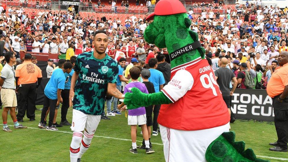 Gunnersaurus Arsenal mascot